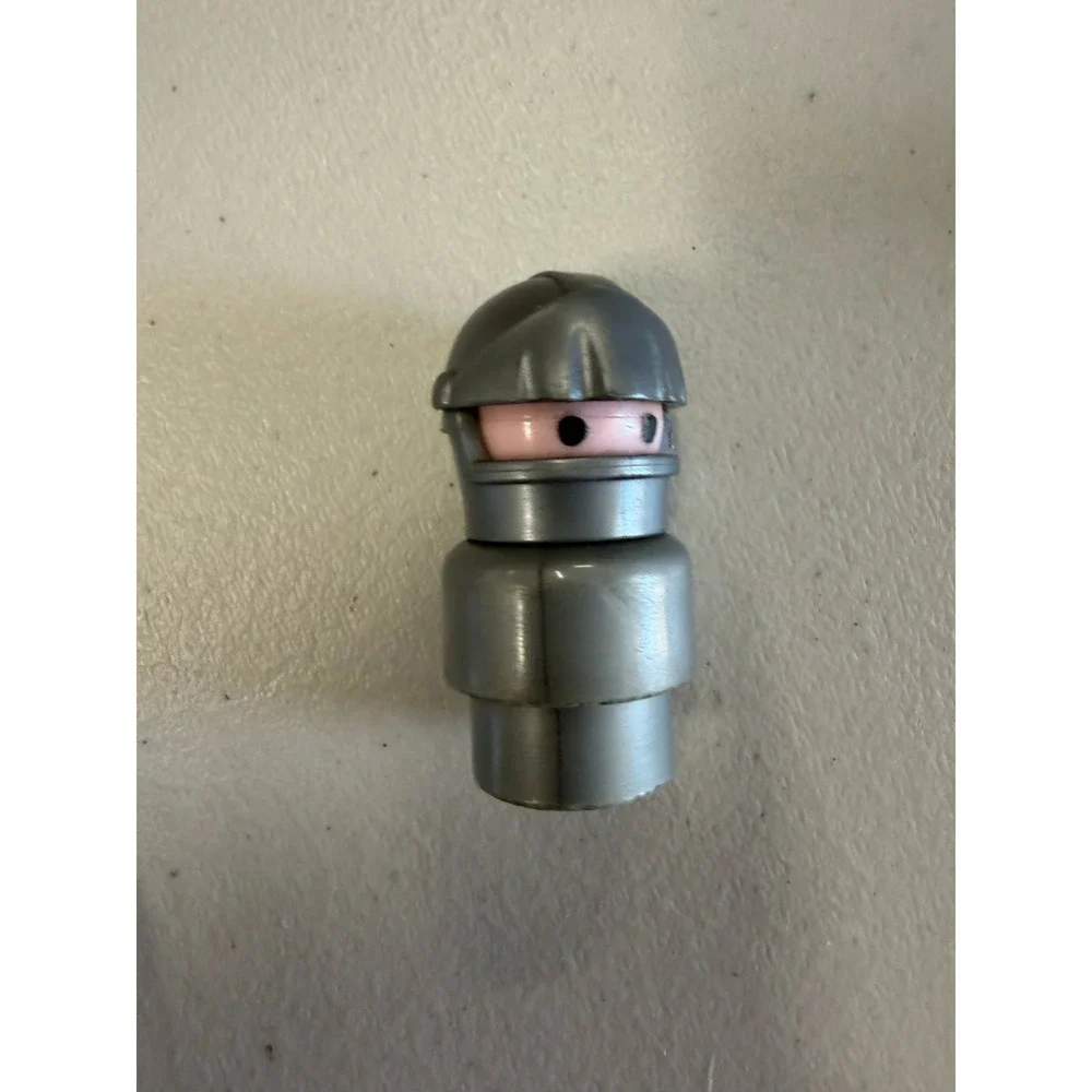 Vintage Fisher Price Little People Knight Silver Armor Movable Visor‎ Castle Toy